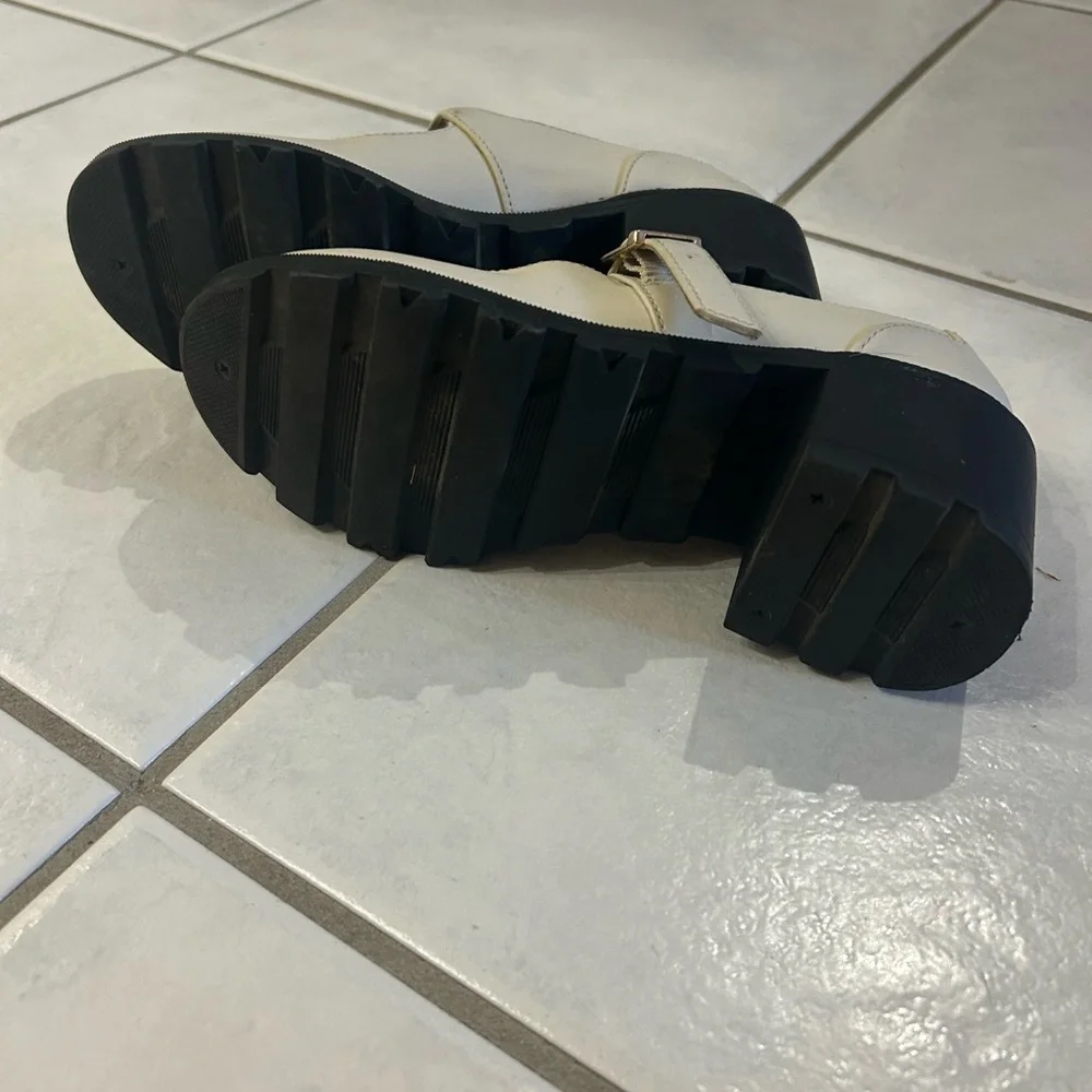 Jellypop girls shoes in a size 2